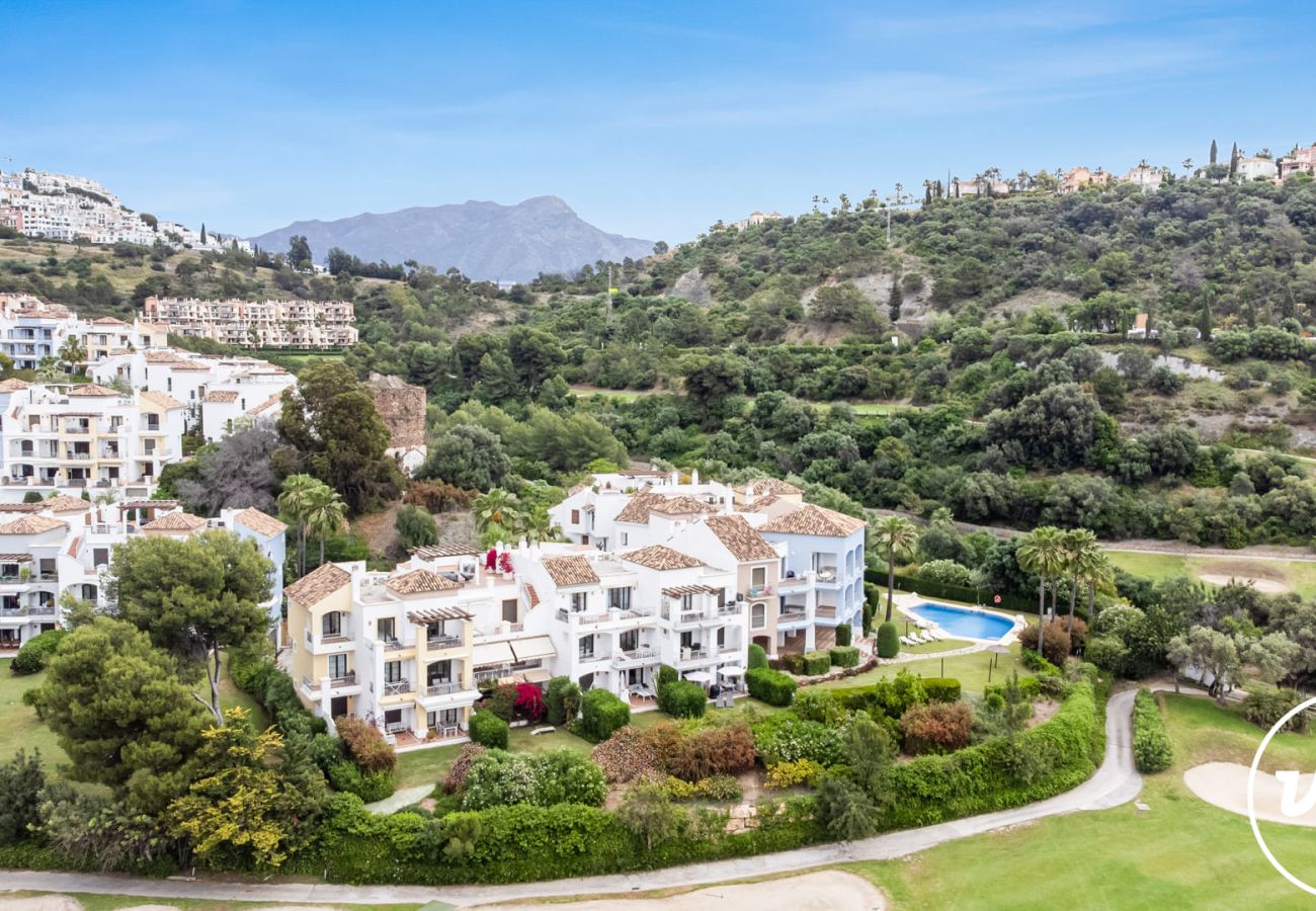 Apartment in Benahavís - La Vida Dorada | Apartment with garden