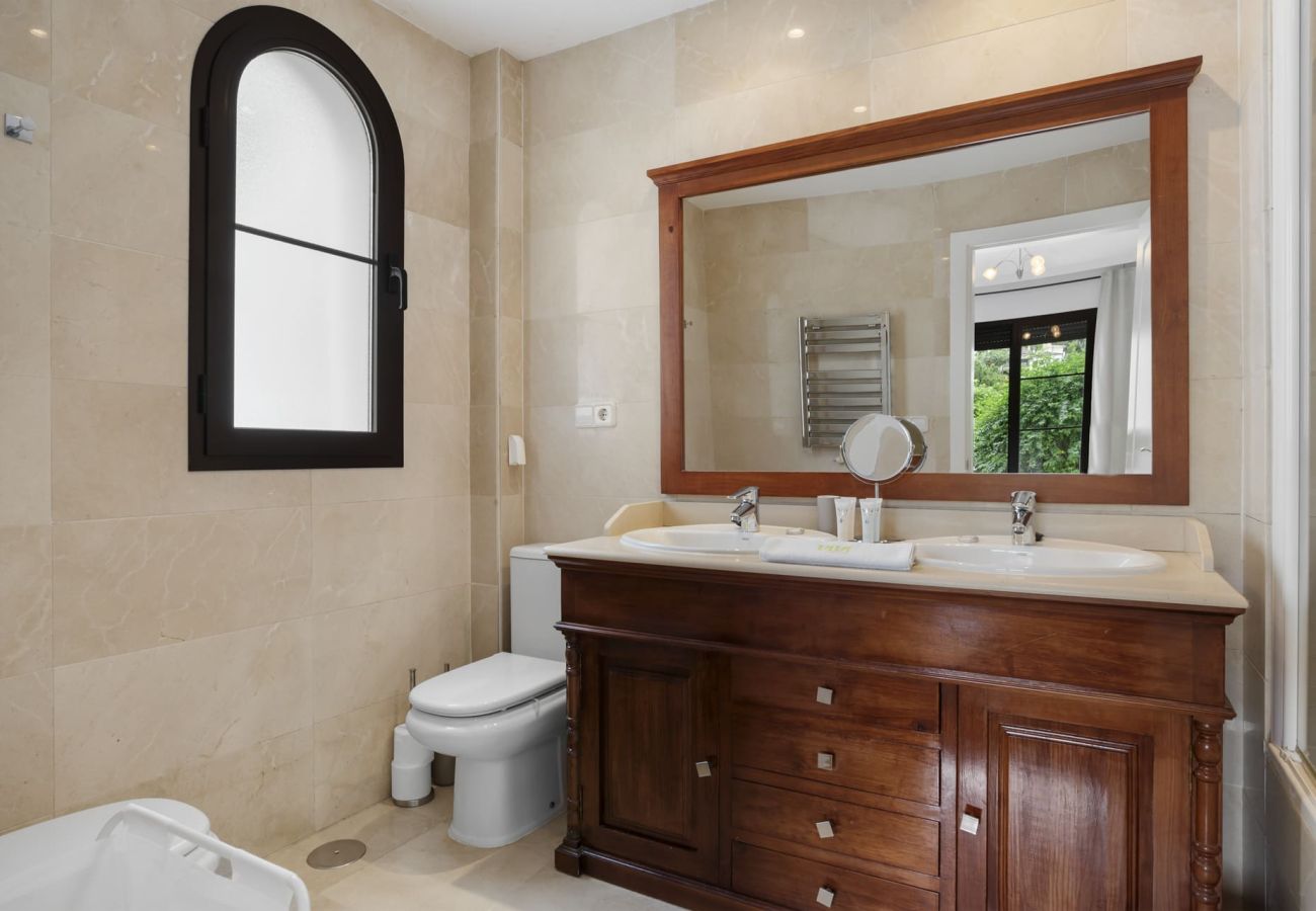 Apartment in Benahavís - La Vida Dorada | Apartment with garden