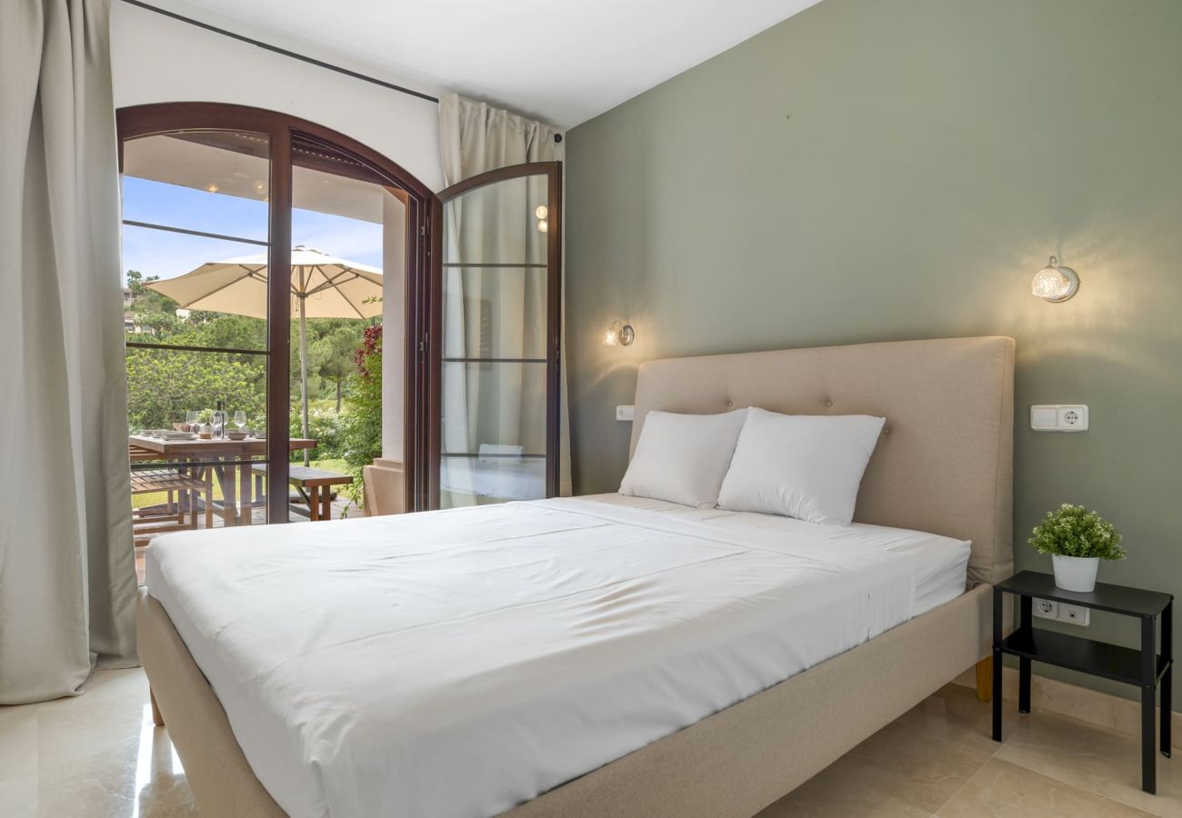Apartment in Benahavís - La Vida Dorada | Apartment with garden