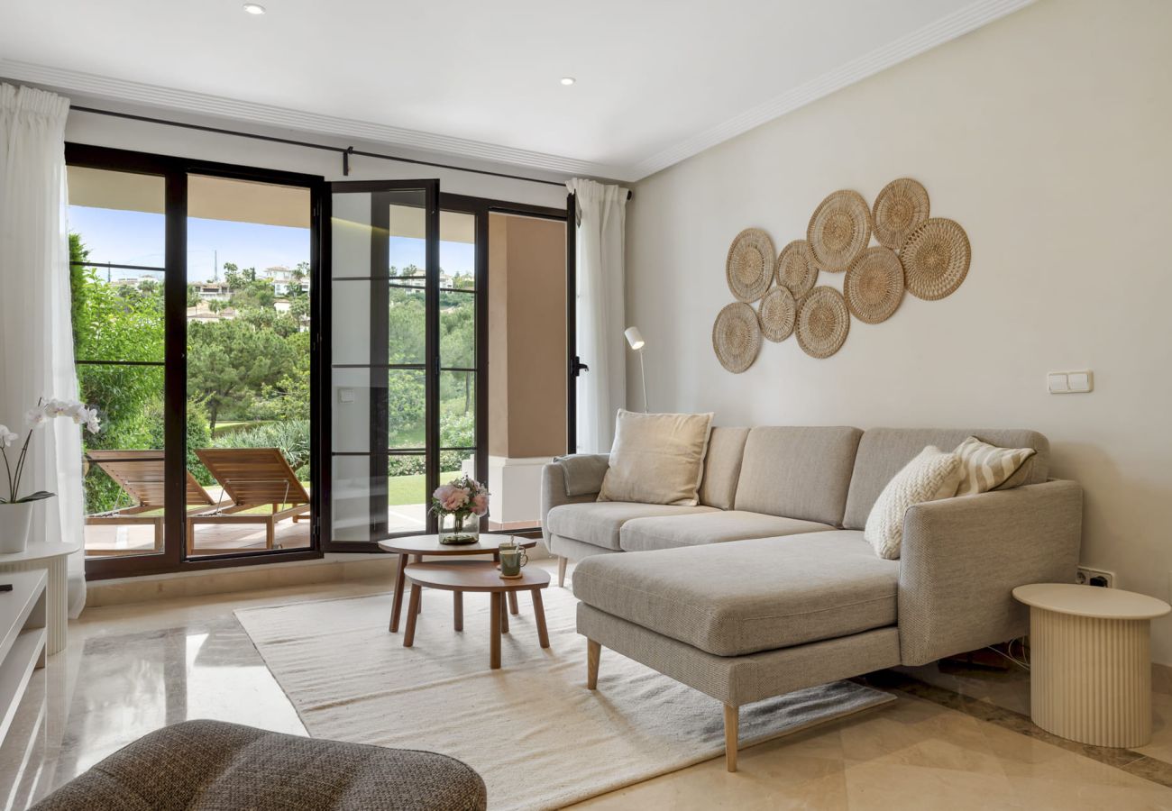 Apartment in Benahavís - La Vida Dorada | Apartment with garden