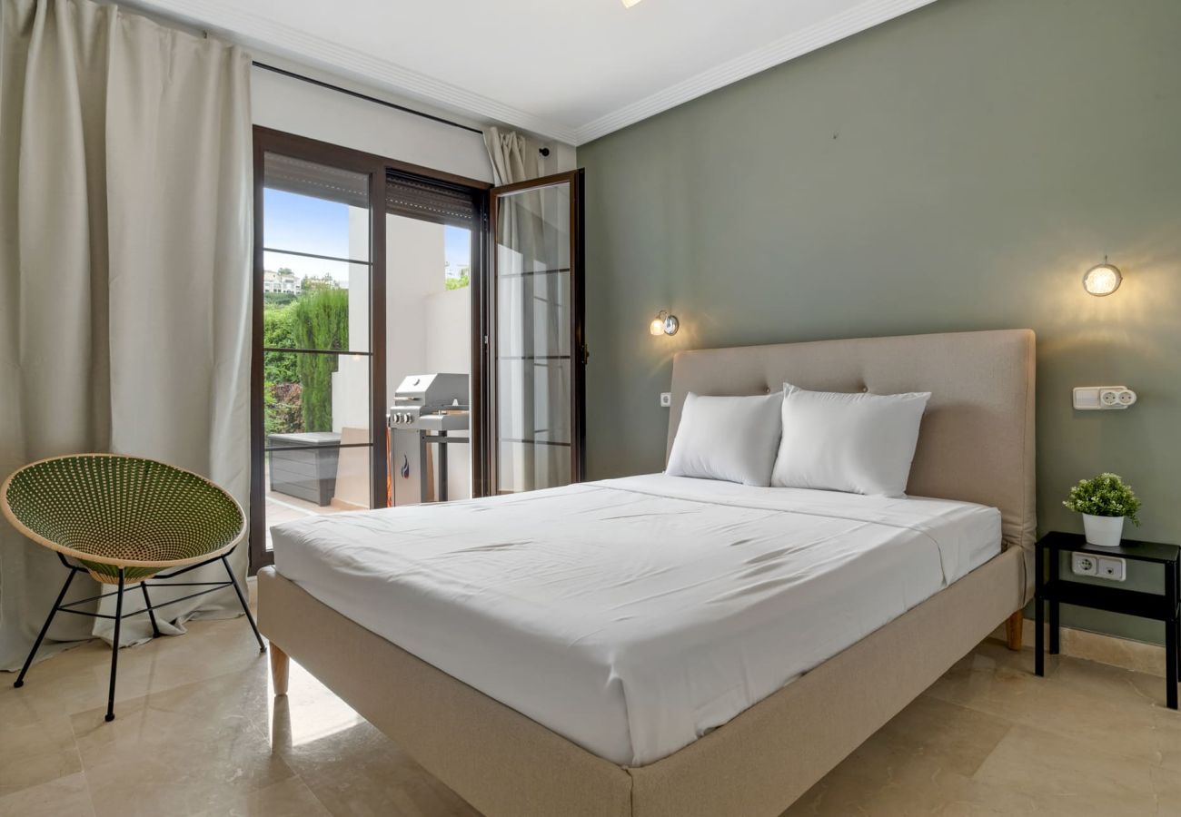 Apartment in Benahavís - La Vida Dorada | Apartment with garden