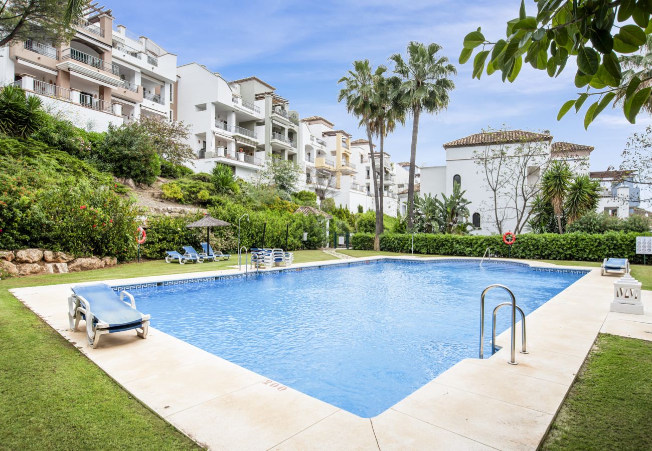 Apartment in Benahavís - La Vida Dorada | Apartment with garden