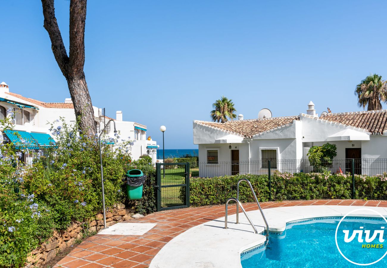Apartment in Sitio de Calahonda - Solveig | beachfront with pool in Calahonda
