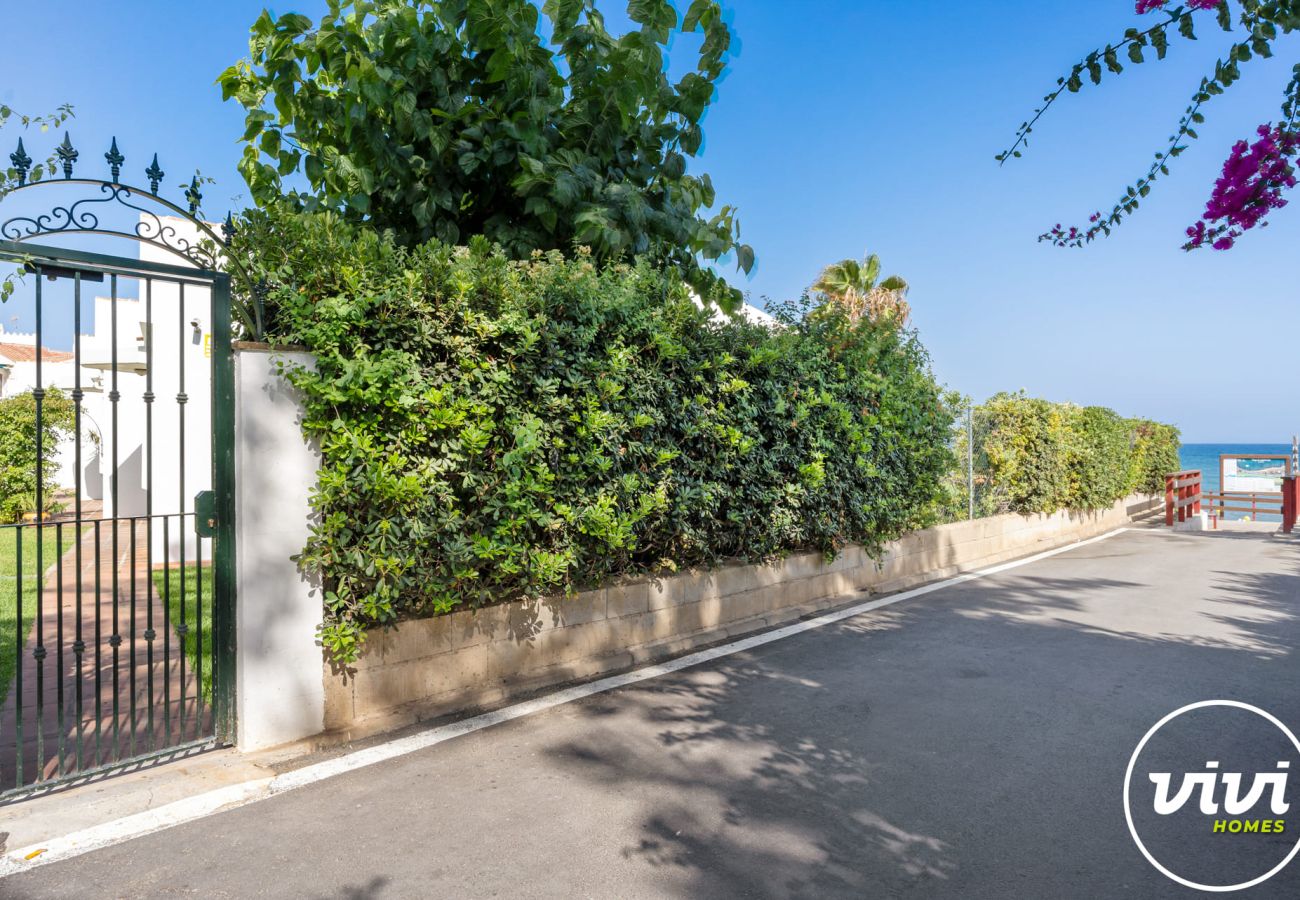 Apartment in Sitio de Calahonda - Solveig | beachfront with pool in Calahonda