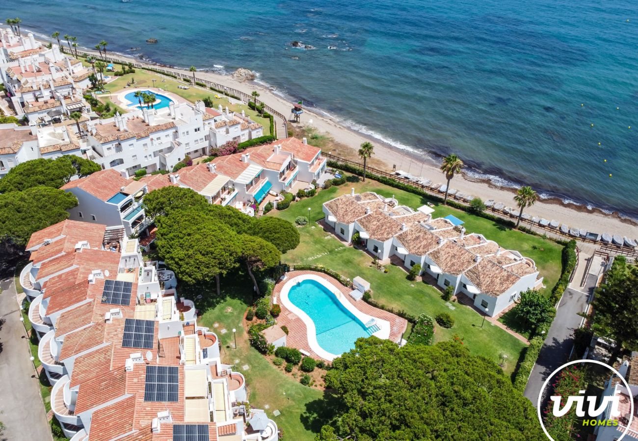 Apartment in Sitio de Calahonda - Solveig | beachfront with pool in Calahonda