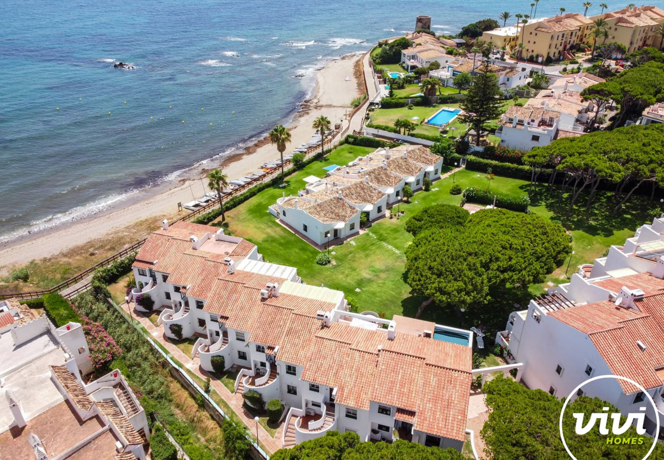 Apartment in Sitio de Calahonda - Solveig | beachfront with pool in Calahonda