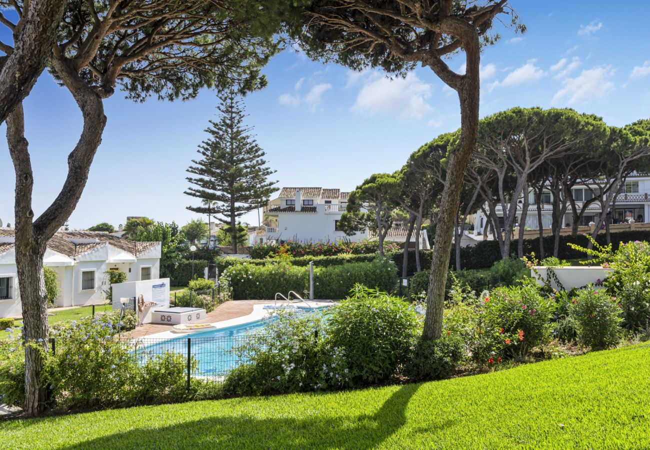 Apartment in Sitio de Calahonda - Solveig | beachfront with pool in Calahonda