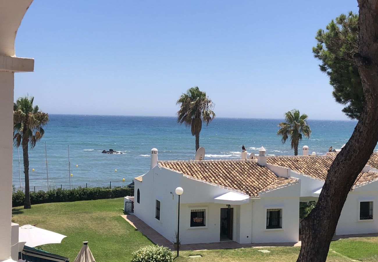 Apartment in Sitio de Calahonda - Solveig | beachfront with pool in Calahonda