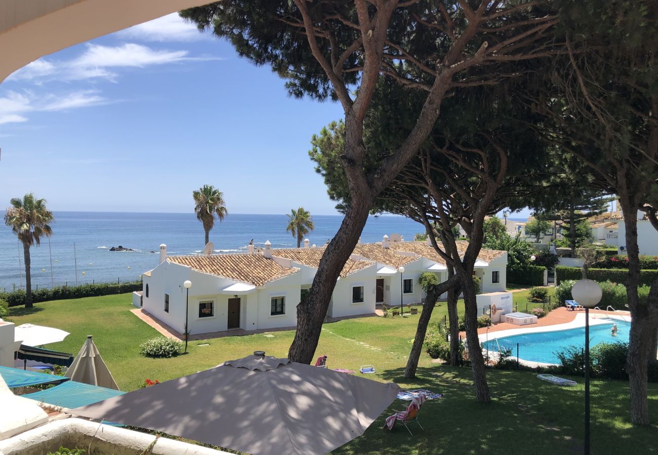 Apartment in Sitio de Calahonda - Solveig | beachfront with pool in Calahonda