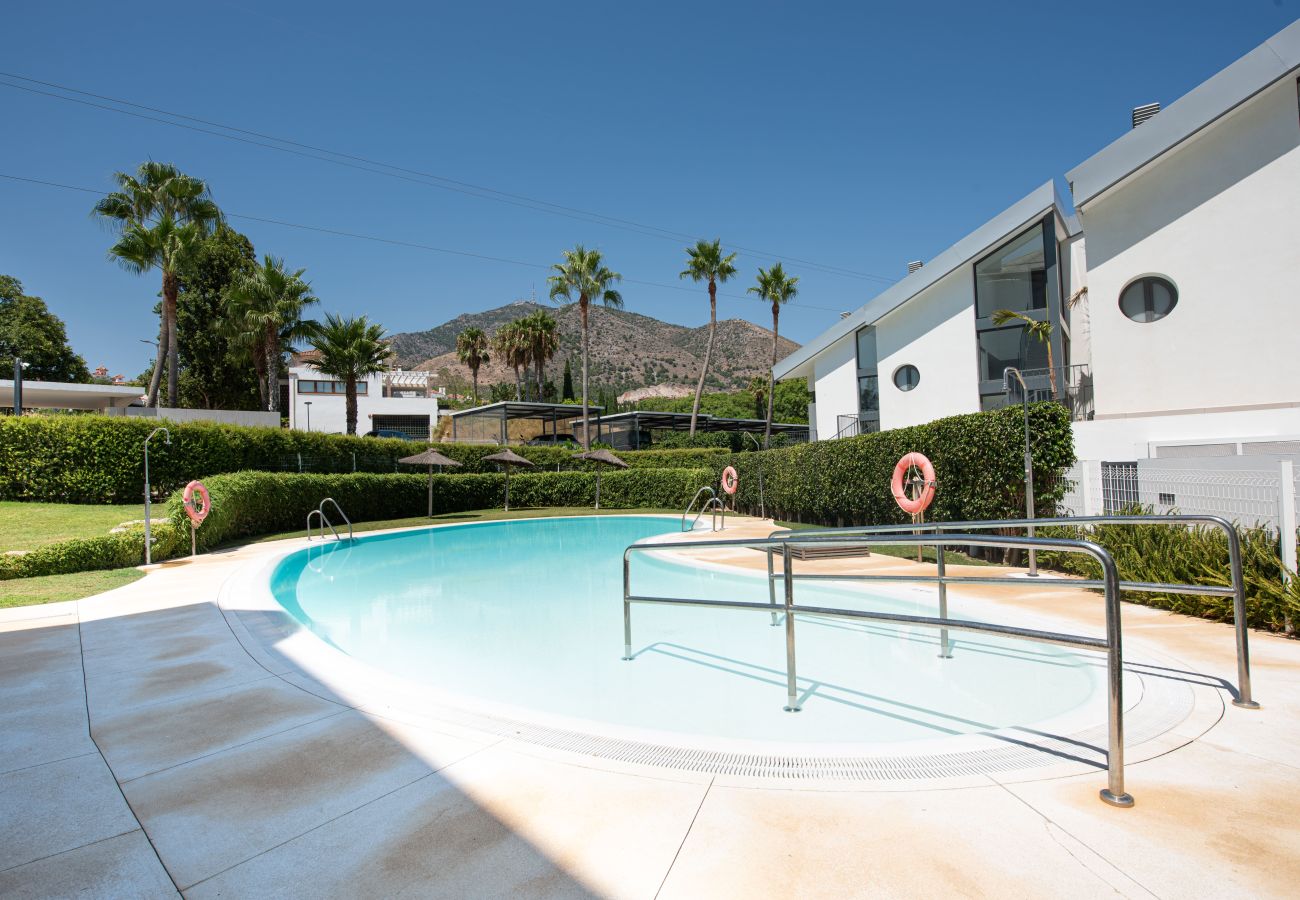 Villa in Fuengirola - Villa Huracan - Private Pool, Sea Views