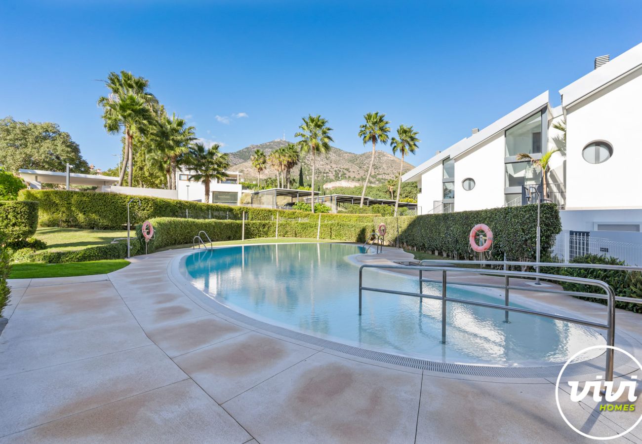 Villa in Fuengirola - Villa Huracan - Private Pool, Sea Views