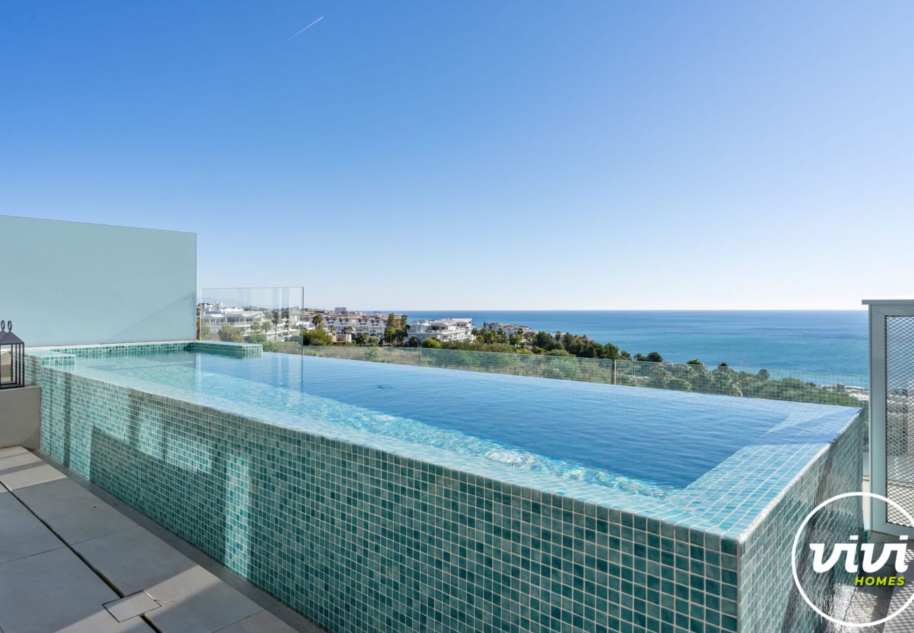 Villa in Fuengirola - Villa Huracan - Private Pool, Sea Views