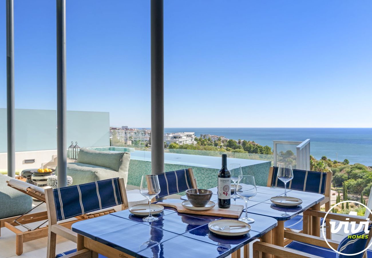 Villa in Fuengirola - Villa Huracan - Private Pool, Sea Views