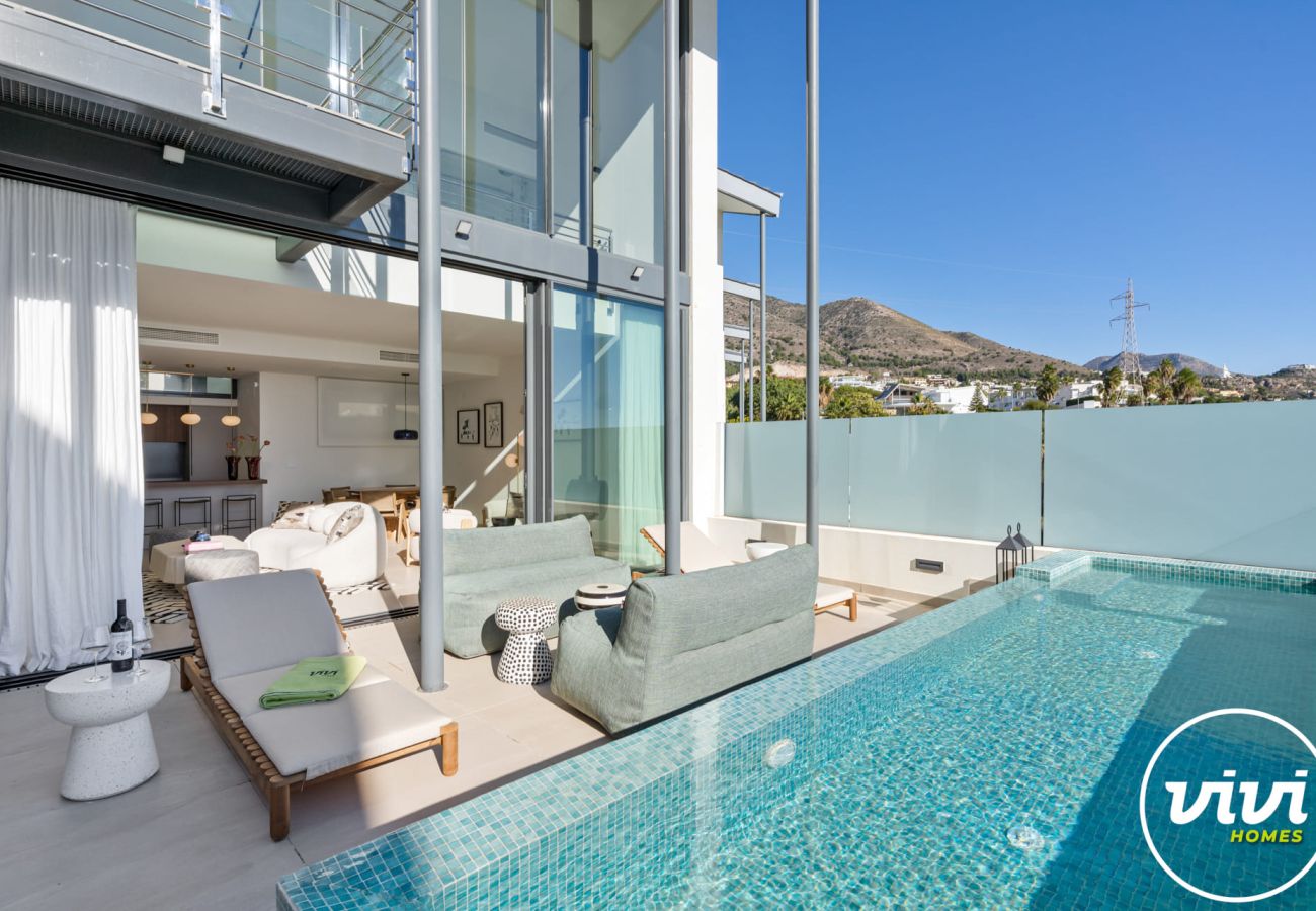 Villa in Fuengirola - Villa Huracan - Private Pool, Sea Views